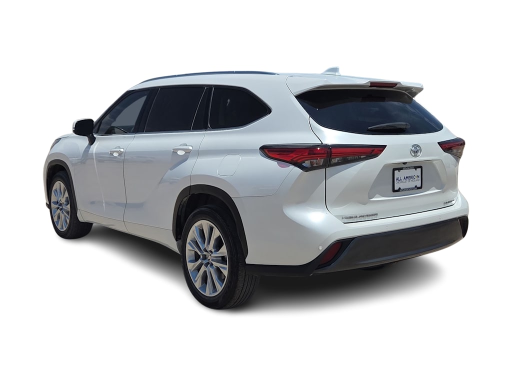 Thumbnail: 2023 Toyota Highlander - 4