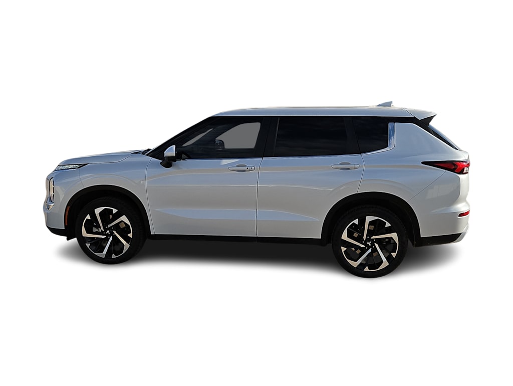 Thumbnail: 2023 Mitsubishi Outlander - 3