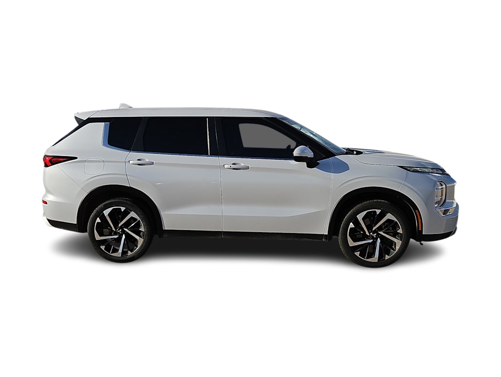 Thumbnail: 2023 Mitsubishi Outlander - 23