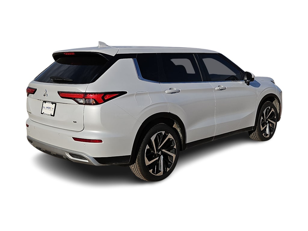 Thumbnail: 2023 Mitsubishi Outlander - 22