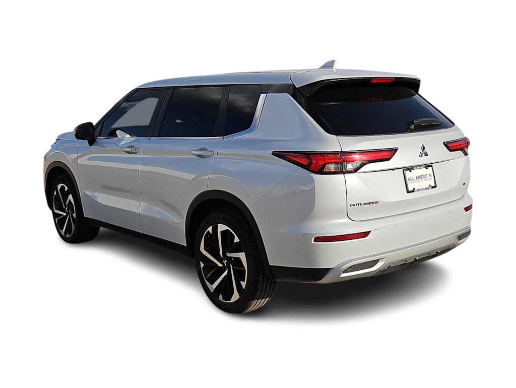 Thumbnail: 2023 Mitsubishi Outlander - 4
