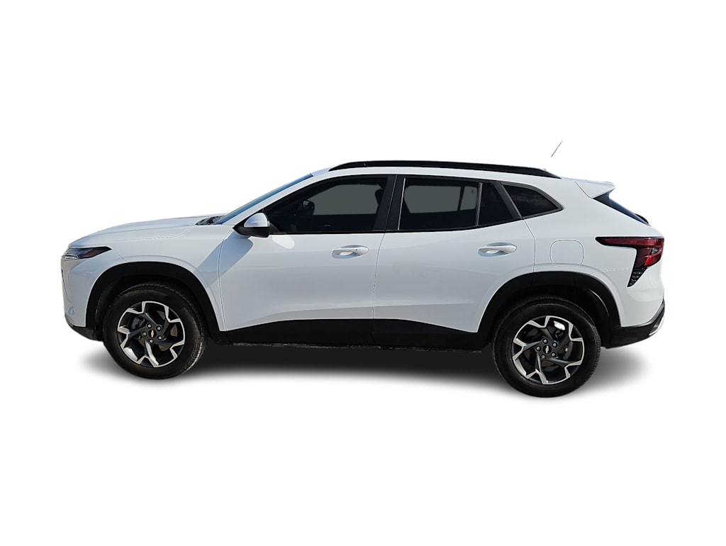 Thumbnail: 2024 Chevrolet Trax - 3