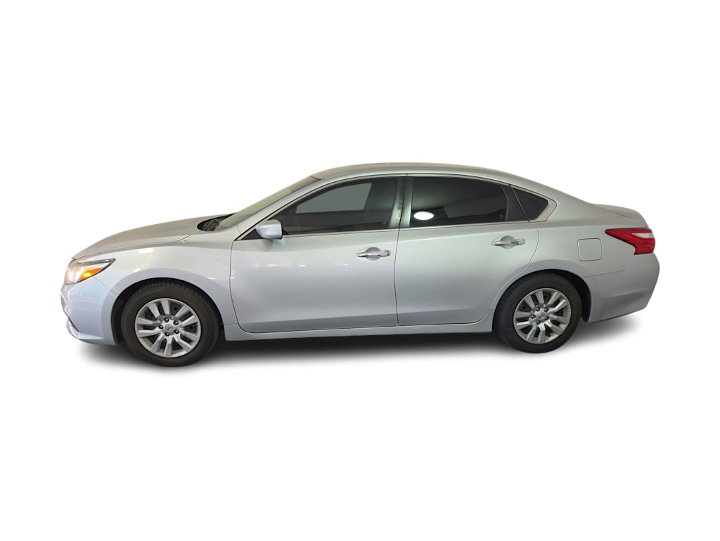 Thumbnail: 2017 Nissan Altima - 3