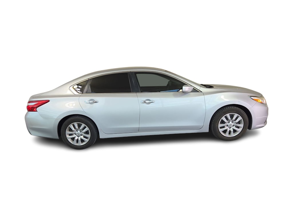 Thumbnail: 2017 Nissan Altima - 19