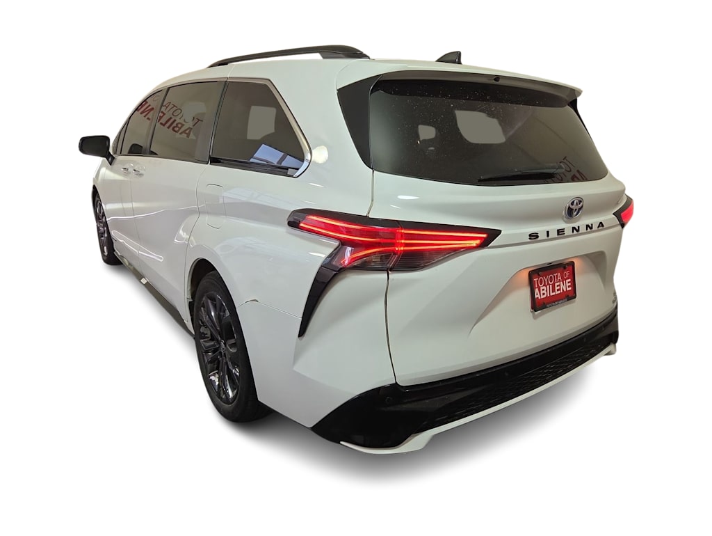 Thumbnail: 2021 Toyota Sienna - 4