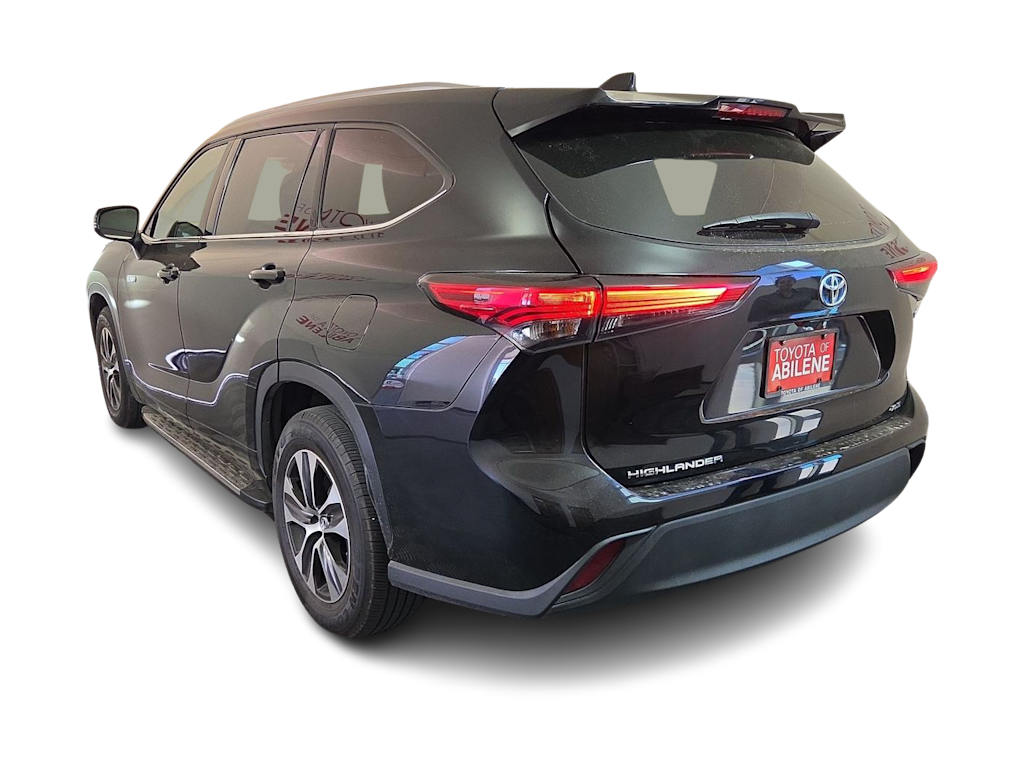 Thumbnail: 2021 Toyota Highlander - 4