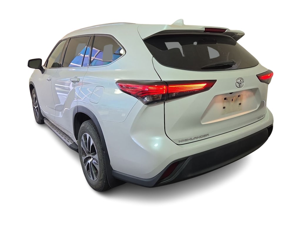 Thumbnail: 2022 Toyota Highlander - 4