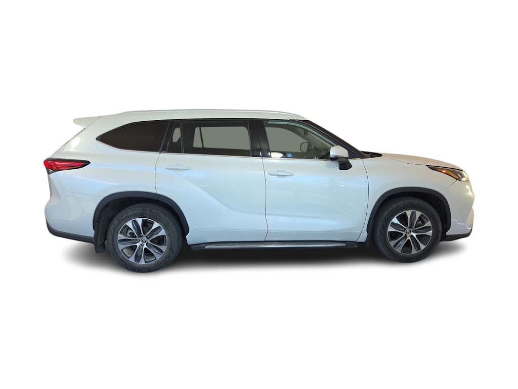 Thumbnail: 2022 Toyota Highlander - 21