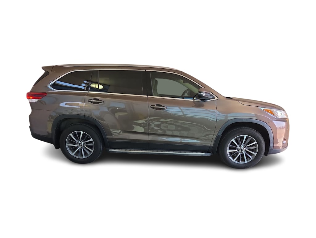 Thumbnail: 2019 Toyota Highlander - 21