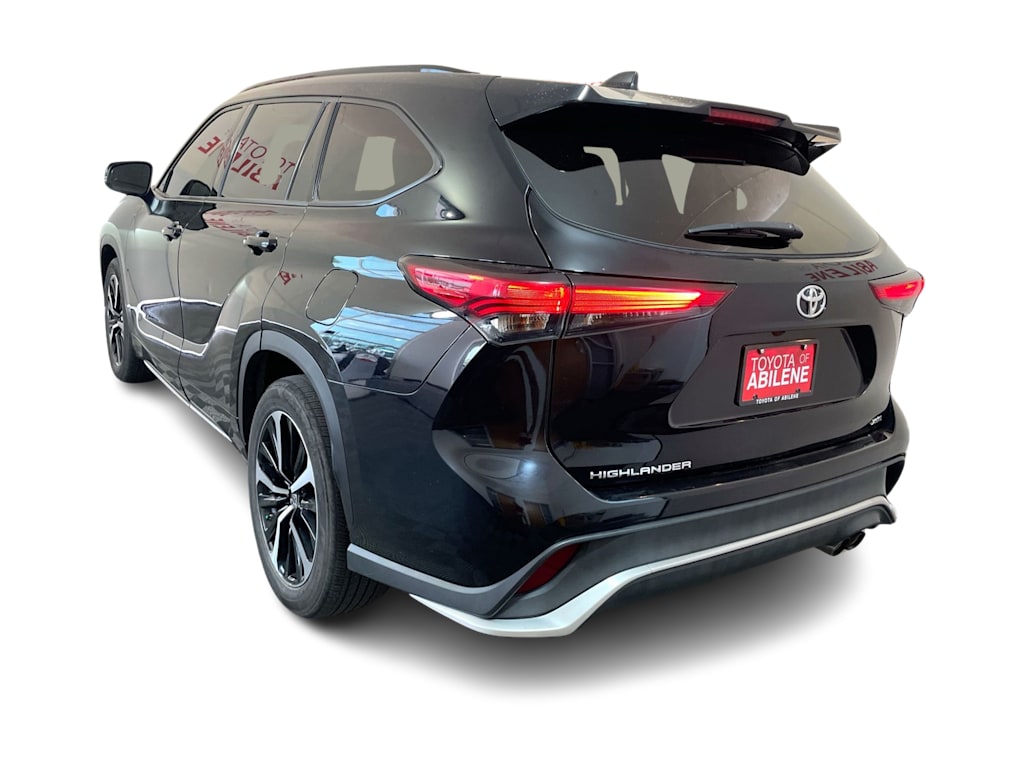 Thumbnail: 2022 Toyota Highlander - 4