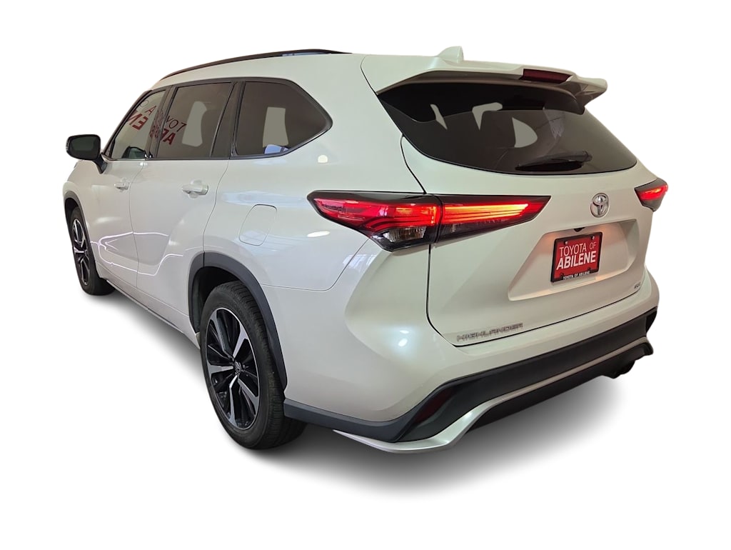 Thumbnail: 2021 Toyota Highlander - 4