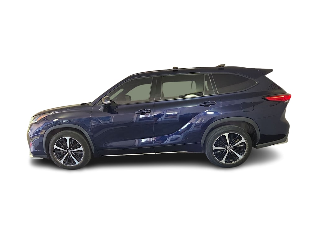 Thumbnail: 2021 Toyota Highlander - 3