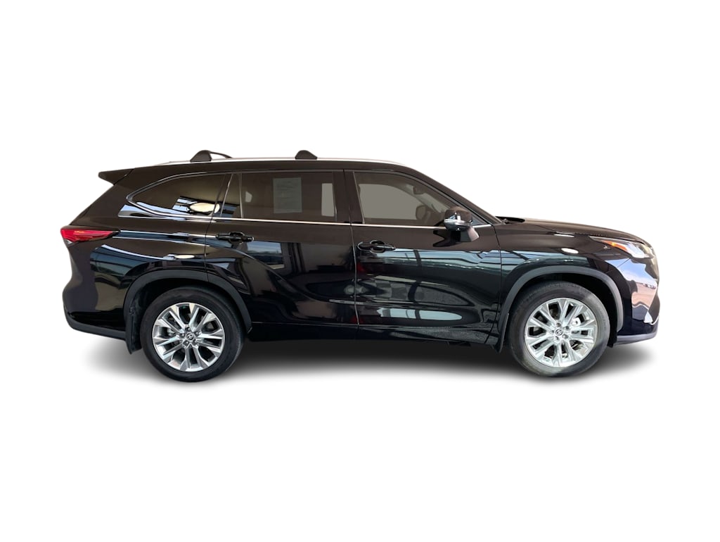 Thumbnail: 2023 Toyota Highlander - 20