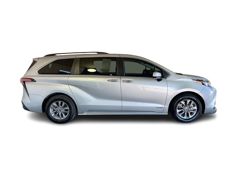 2021 Toyota Sienna XLE 21