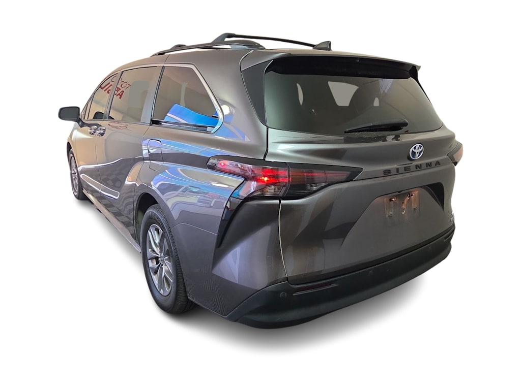 Thumbnail: 2023 Toyota Sienna - 4