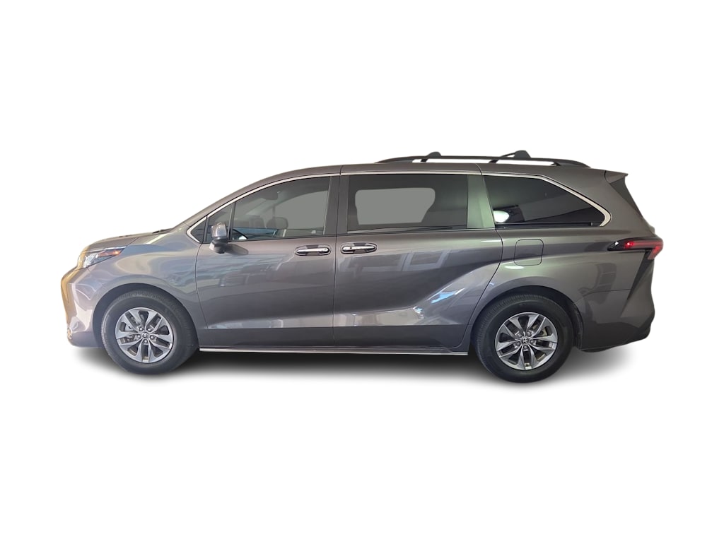 Thumbnail: 2023 Toyota Sienna - 3