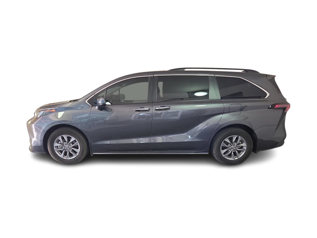 Thumbnail: 2025 Toyota Sienna - 3