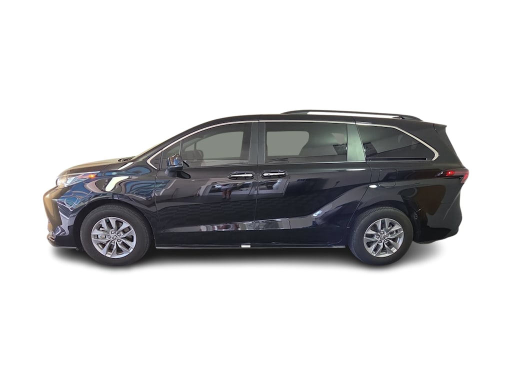 Thumbnail: 2026 Toyota Sienna - 3
