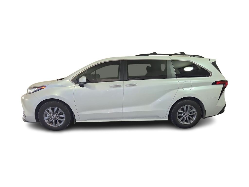 Thumbnail: 2022 Toyota Sienna - 3