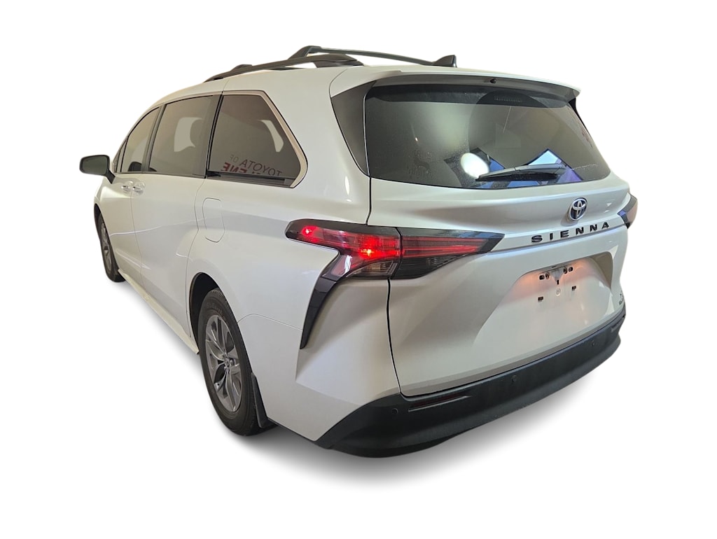 Thumbnail: 2022 Toyota Sienna - 4