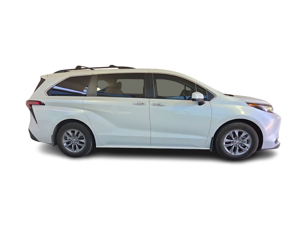 Thumbnail: 2022 Toyota Sienna - 21