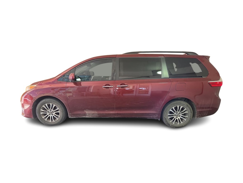 Thumbnail: 2018 Toyota Sienna - 3