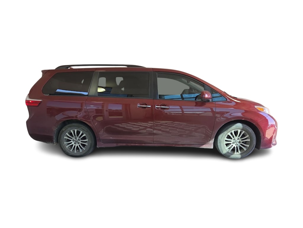 Thumbnail: 2018 Toyota Sienna - 20