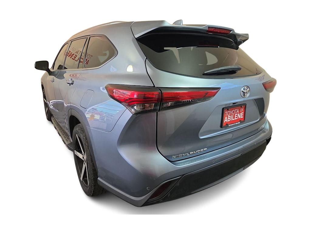 Thumbnail: 2021 Toyota Highlander - 4