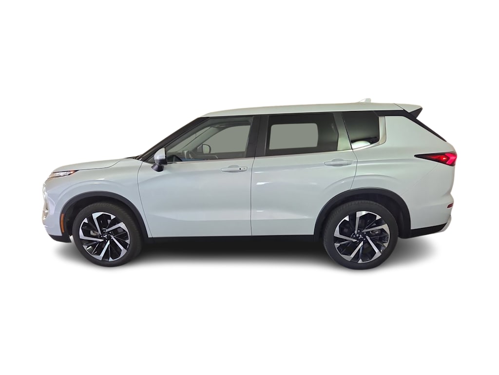 Thumbnail: 2024 Mitsubishi Outlander - 3