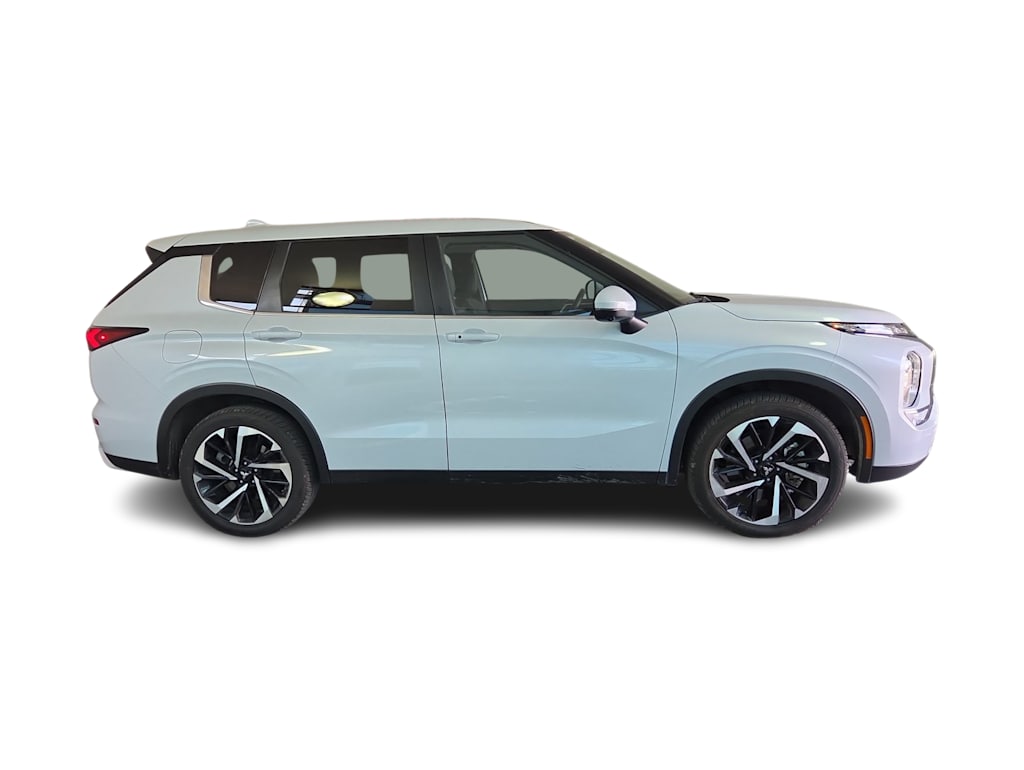 Thumbnail: 2024 Mitsubishi Outlander - 17