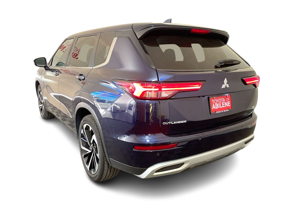 Thumbnail: 2024 Mitsubishi Outlander - 3