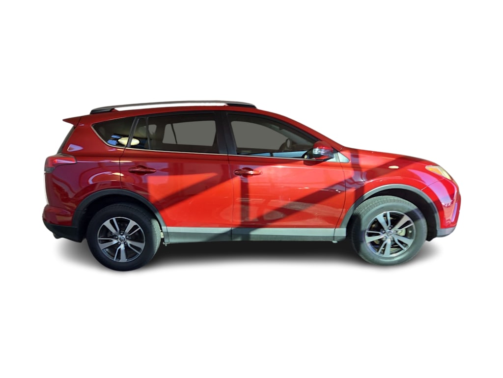 Thumbnail: 2017 Toyota RAV4 - 21