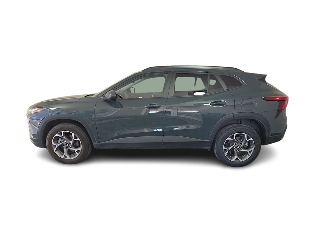 Thumbnail: 2025 Chevrolet Trax - 3