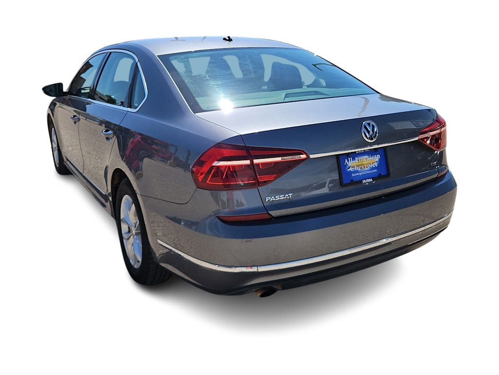 Thumbnail: 2017 Volkswagen Passat - 4