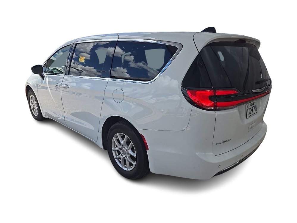 Thumbnail: 2025 Chrysler Pacifica - 3