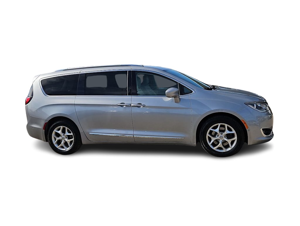 Thumbnail: 2020 Chrysler Pacifica - 18