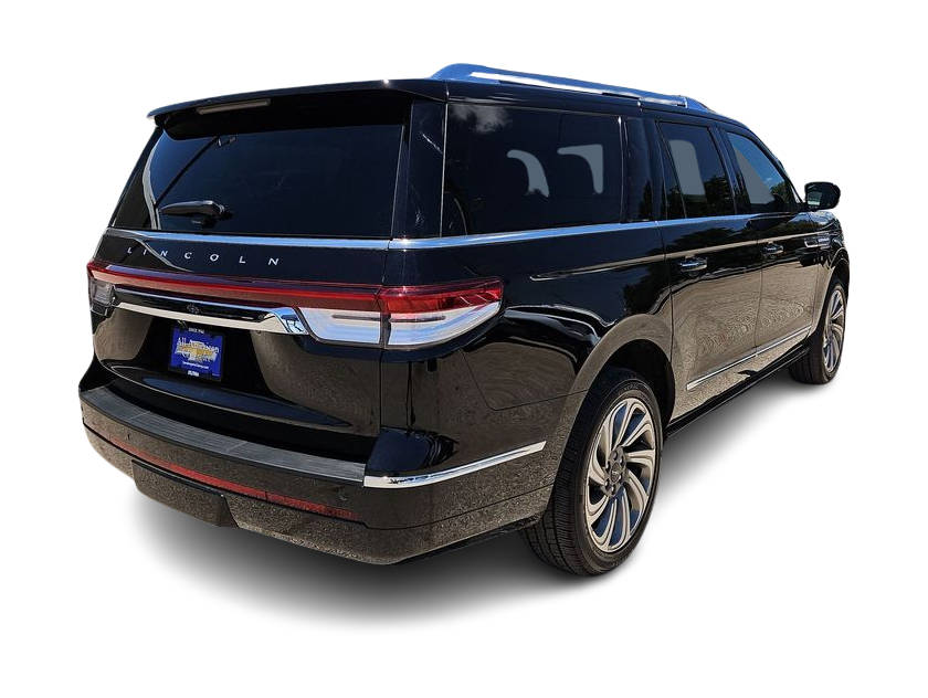 Thumbnail: 2024 Lincoln Navigator L - 19