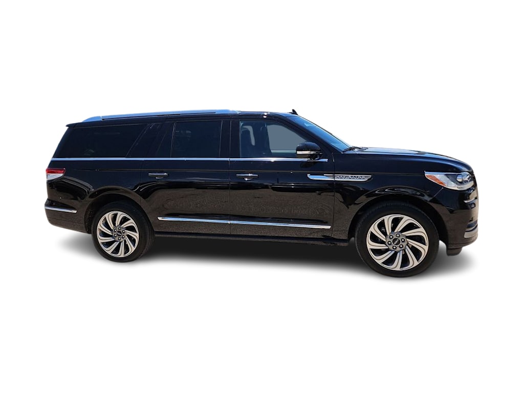 Thumbnail: 2024 Lincoln Navigator L - 20