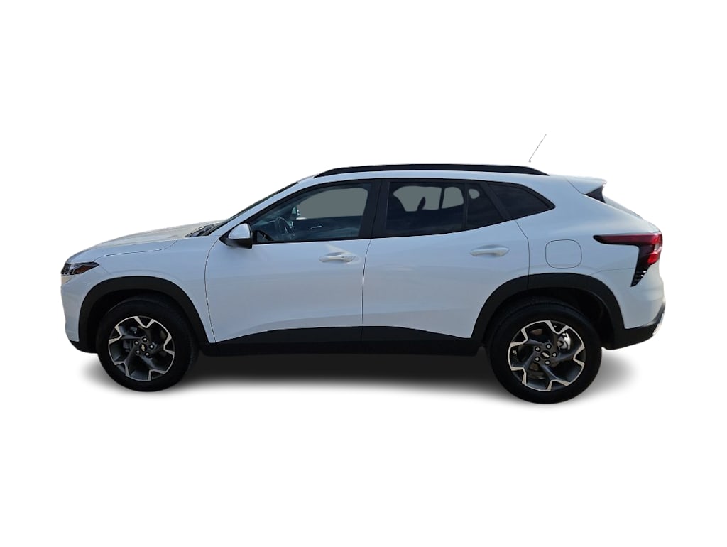 Thumbnail: 2025 Chevrolet Trax - 3