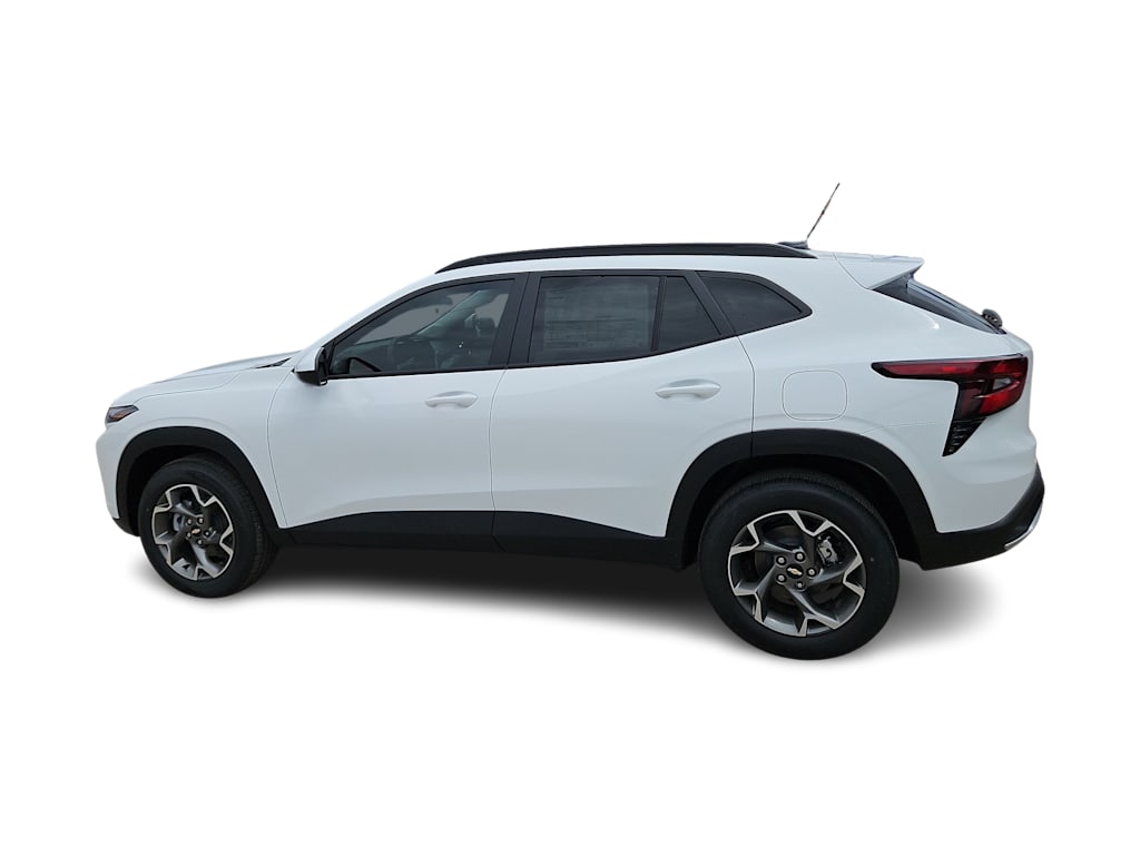 Thumbnail: 2026 Chevrolet Trax - 3