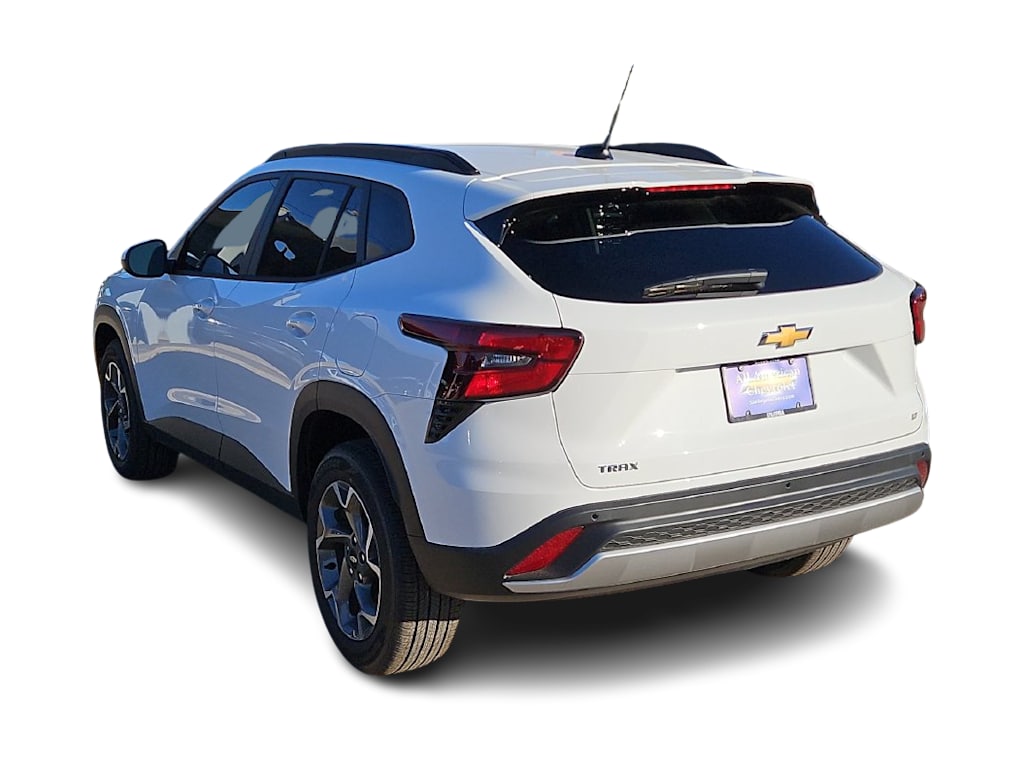 Thumbnail: 2026 Chevrolet Trax - 4