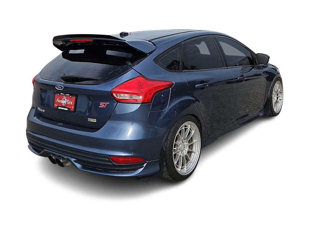 Thumbnail: 2018 Ford Focus - 18