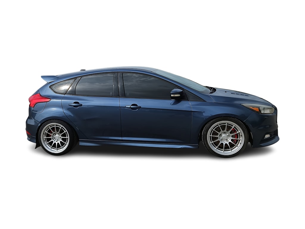 Thumbnail: 2018 Ford Focus - 19