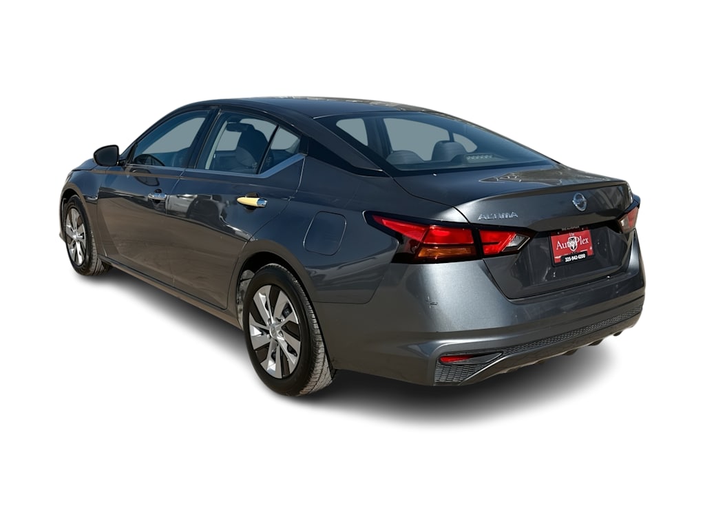 Thumbnail: 2021 Nissan Altima - 4