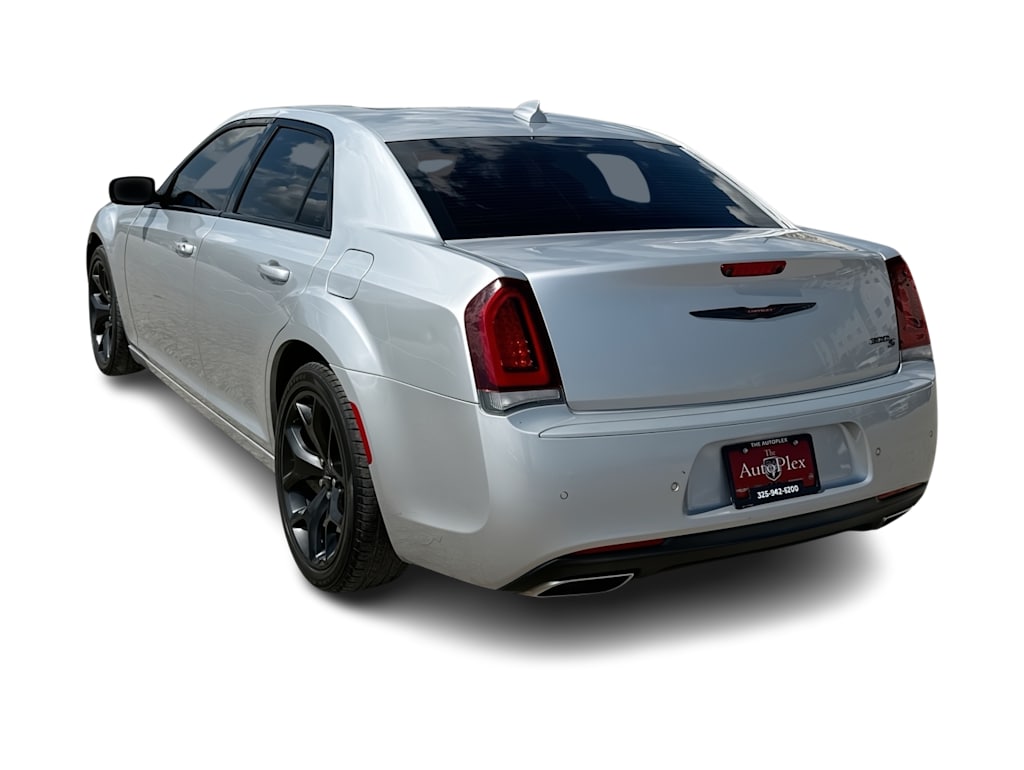 Thumbnail: 2021 Chrysler 300 - 4