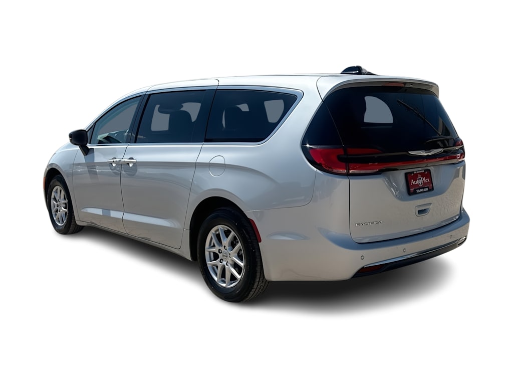 Thumbnail: 2024 Chrysler Pacifica - 4
