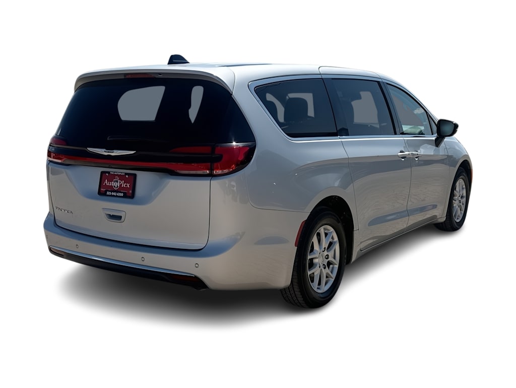 Thumbnail: 2024 Chrysler Pacifica - 22