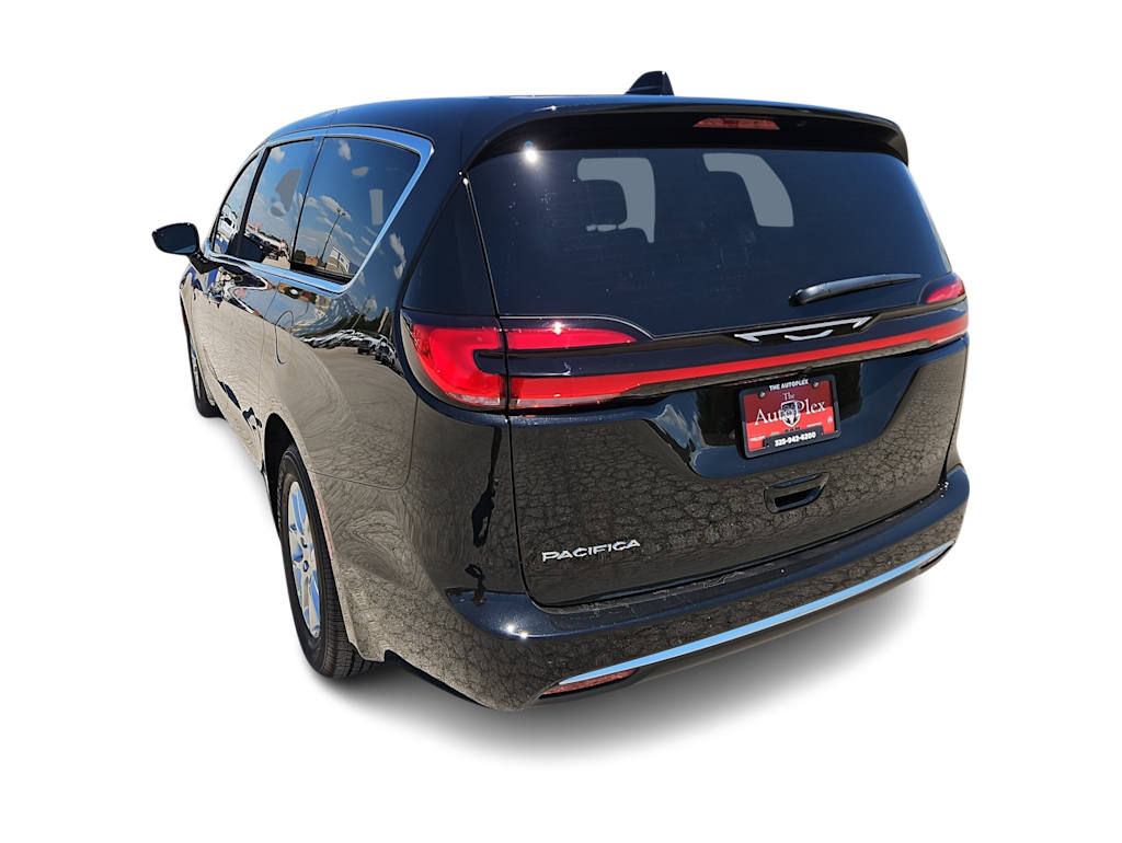 Thumbnail: 2027 Chrysler Pacifica - 4