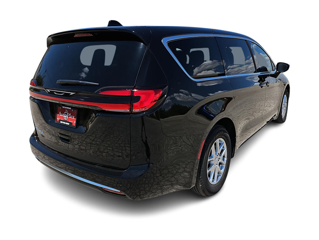 Thumbnail: 2027 Chrysler Pacifica - 18