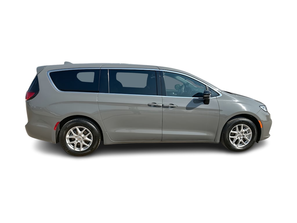 Thumbnail: 2025 Chrysler Pacifica - 21